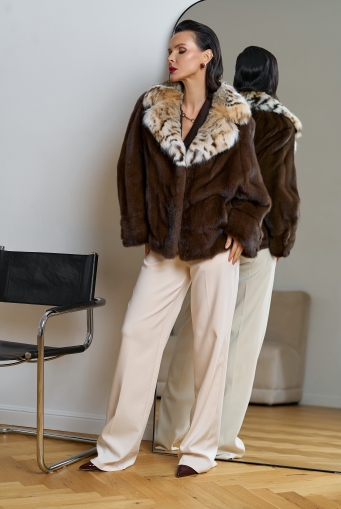 Миниатюра фотографии Куртка из меха норки с английским воротником из меха рыси