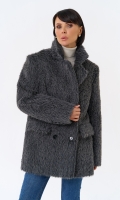 Миниатюра фотографии Женское утепленное пальто с английским воротником