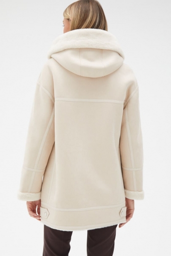 Миниатюра фотографии Женская удлиненная дубленка из эко кожи