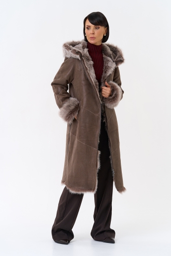 Миниатюра фотографии Женская натуральная дубленка с капюшоном