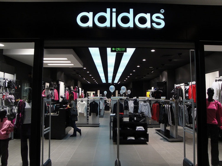 Фотография салона adidas