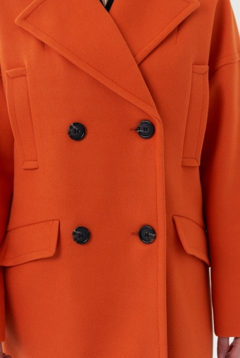 Миниатюра фотографии Двубортное пальто оранжевого цвета