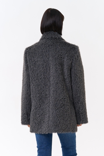 Миниатюра фотографии Женское утепленное пальто с английским воротником