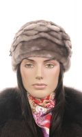 Миниатюра фотографии Шапка женская из мутона