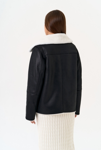 Миниатюра фотографии Женская дубленка из эко замши черного цвета