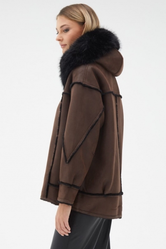 Миниатюра фотографии Женская дубленка из эко кожи с капюшоном