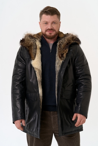 Миниатюра фотографии Мужская куртка с капюшоном на мехе из волка