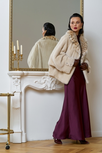 Миниатюра фотографии Куртка из меха норки с английским воротником из меха рыси