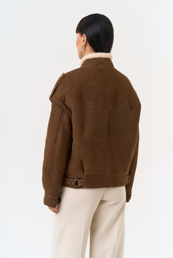 Миниатюра фотографии Женская натуральная дубленка в коричневом цвете