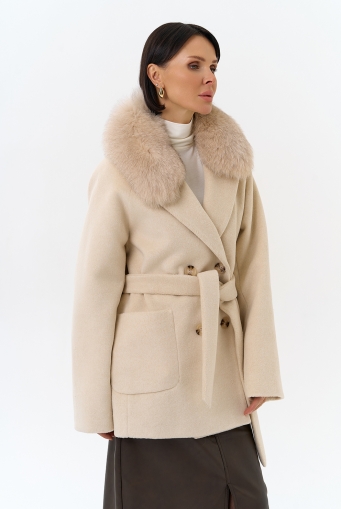 Миниатюра фотографии Женское утепленное пальто с отделкой из меха песца