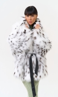 Миниатюра фотографии Белая шуба из меха лисы с поясом
