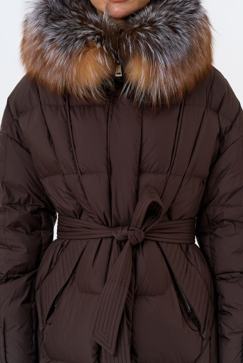 Миниатюра фотографии Женский пуховик с отделкой из меха блюфрост