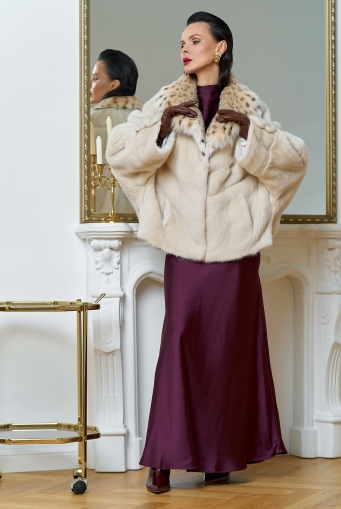 Миниатюра фотографии Куртка из меха норки с английским воротником из меха рыси