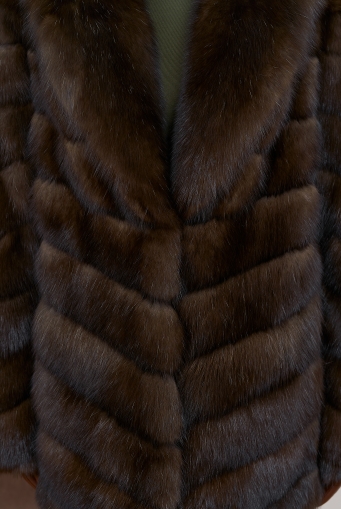 Миниатюра фотографии Женская шуба из соболя с воротником шаль