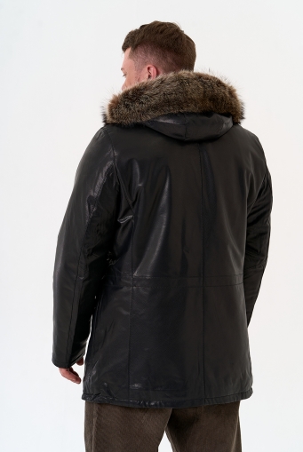 Миниатюра фотографии Мужская куртка с капюшоном на мехе из волка
