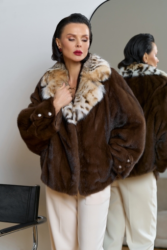 Миниатюра фотографии Куртка из меха норки с английским воротником из меха рыси