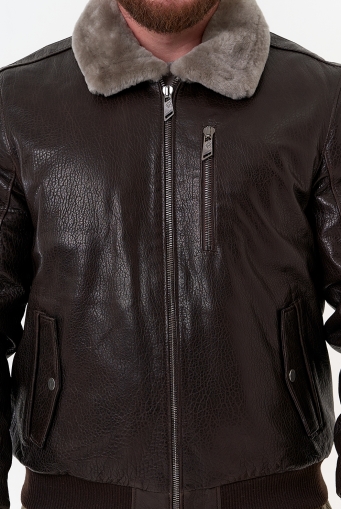 Миниатюра фотографии Мужская дубленка коричневого цвета