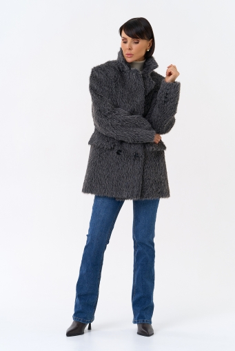 Миниатюра фотографии Женское утепленное пальто с английским воротником