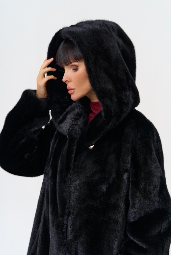 Миниатюра фотографии Женская шуба из скандинавской норки с капюшоном