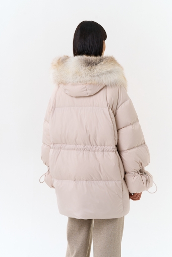 Миниатюра фотографии Женский пуховик с капюшоном из меха лисы