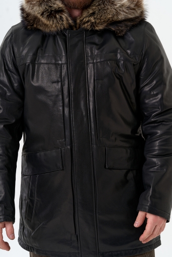 Миниатюра фотографии Мужская куртка с капюшоном на мехе из волка