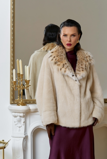 Миниатюра фотографии Куртка из меха норки с английским воротником из меха рыси