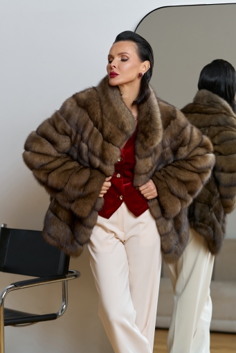 Миниатюра фотографии Женская шуба из соболя с воротником стойкой