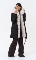 Миниатюра фотографии Женская парка с капюшоном из меха песца