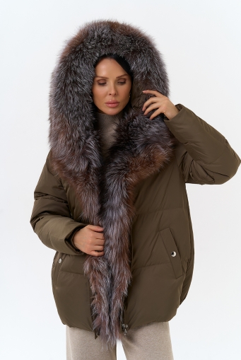 Миниатюра фотографии Женский пуховик с отделкой из меха блюфрост