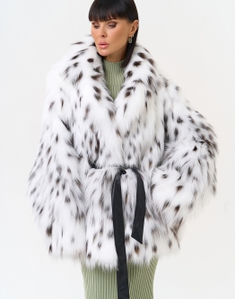 Купить Белая шуба из меха лисы с поясом в каталоге Шубы из чернобурки