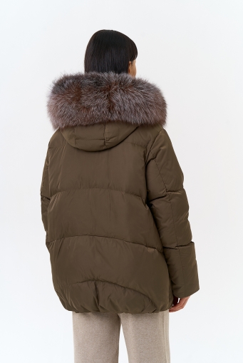 Миниатюра фотографии Женский пуховик с отделкой из меха блюфрост