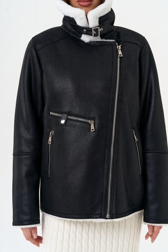 Миниатюра фотографии Женская дубленка из эко замши черного цвета