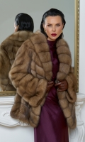 Миниатюра фотографии Женская шуба из куницы с воротником шаль