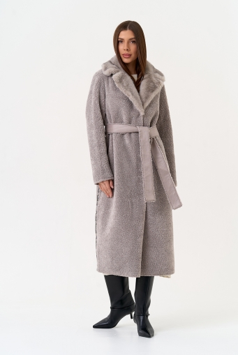 Превью изображения Женская двухсторонняя дубленка из эко замши Миниатюра фотографии Женская двухсторонняя дубленка из эко замши