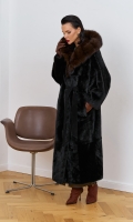 Миниатюра фотографии Шуба из меха норки с капюшоном из меха куницы