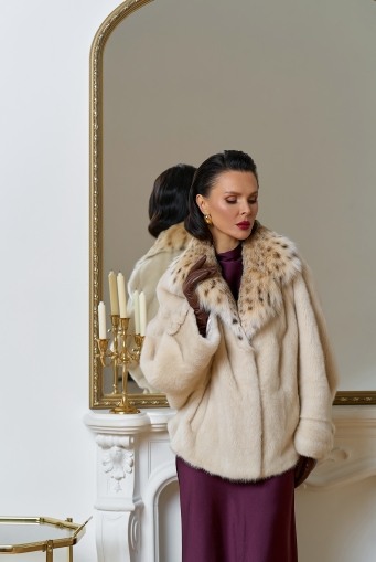 Миниатюра фотографии Куртка из меха норки с английским воротником из меха рыси