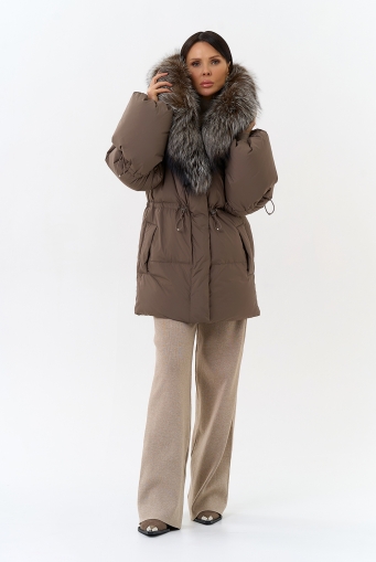 Миниатюра фотографии Женский пуховик с капюшоном из меха чернобурки