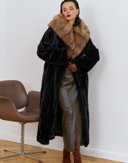 Купить Шуба из меха норки с капюшоном из меха куницы в каталоге Шубы