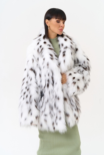 Миниатюра фотографии Белая шуба из меха лисы с поясом