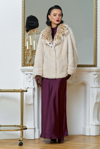 Миниатюра фотографии Куртка из меха норки с английским воротником из меха рыси