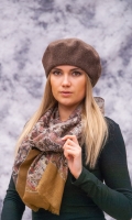 Миниатюра фотографии Шапка женская из трикотажа
