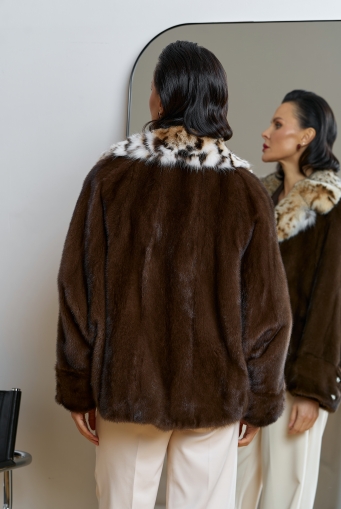 Миниатюра фотографии Куртка из меха норки с английским воротником из меха рыси