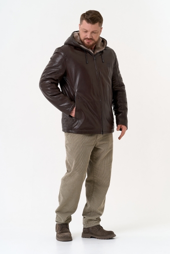 Миниатюра фотографии Мужская дубленка коричневого цвета с капюшоном