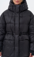 Миниатюра фотографии Женский пуховик черного цвета