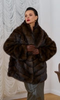 Миниатюра фотографии Женская шуба из соболя с воротником шаль