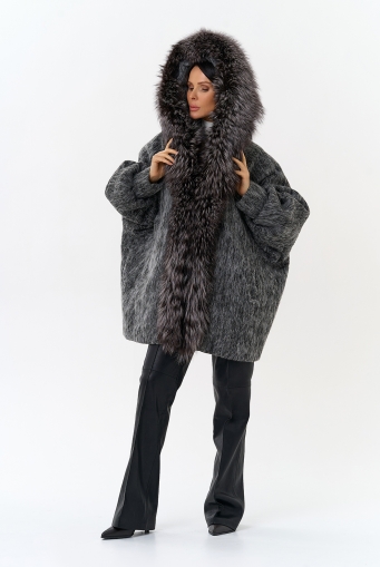 Миниатюра фотографии Женский удлиненный пуховик с отделкой из меха чернобурки