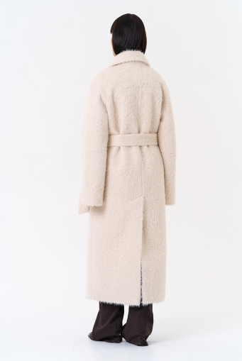 Миниатюра фотографии Утепленное женское пальто с английским воротником 