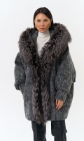 Миниатюра фотографии Женский удлиненный пуховик с отделкой из меха чернобурки