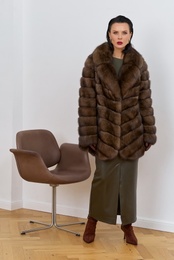 Миниатюра фотографии Женская шуба из соболя с английским воротником