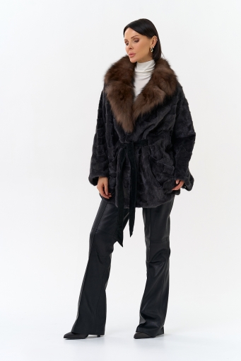 Миниатюра фотографии Шуба из меха норки с воротником из меха лисы